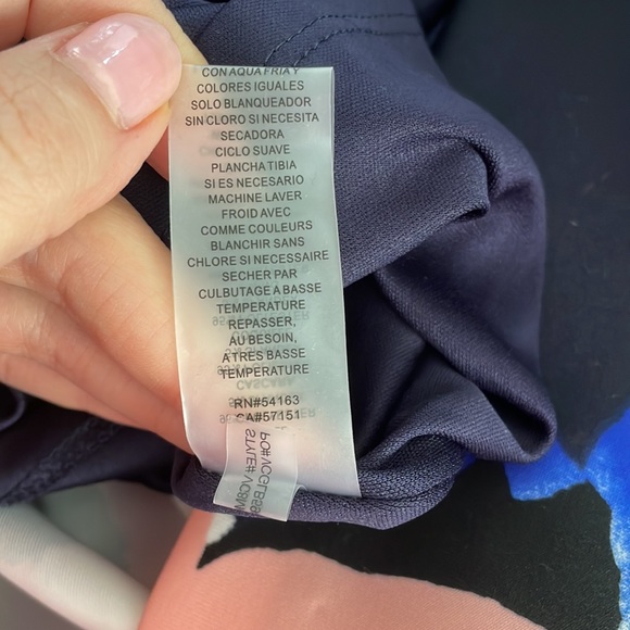 Vince Camuto neoprene floral dress with pockets - Picture 8 of 8